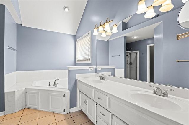 741 SW Windsong Circle, Lee's Summit, MO 64082