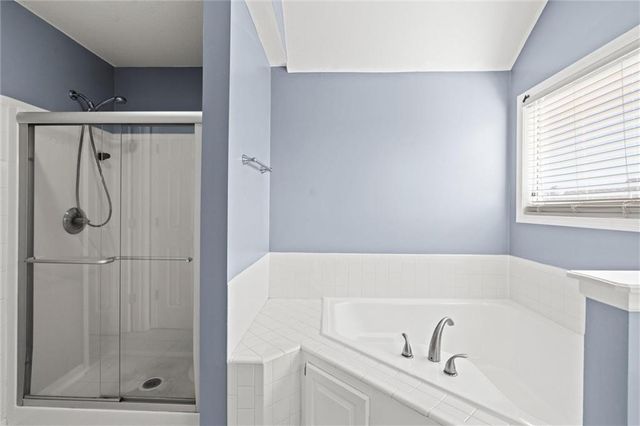 741 SW Windsong Circle, Lee's Summit, MO 64082