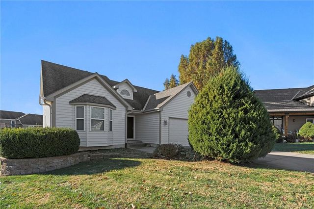 741 SW Windsong Circle, Lee's Summit, MO 64082