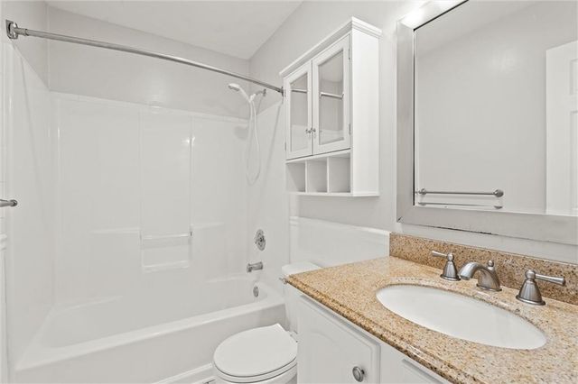 741 SW Windsong Circle, Lee's Summit, MO 64082