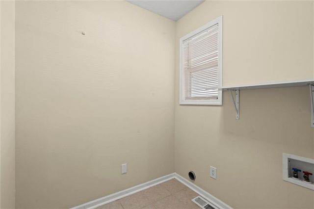 741 SW Windsong Circle, Lee's Summit, MO 64082