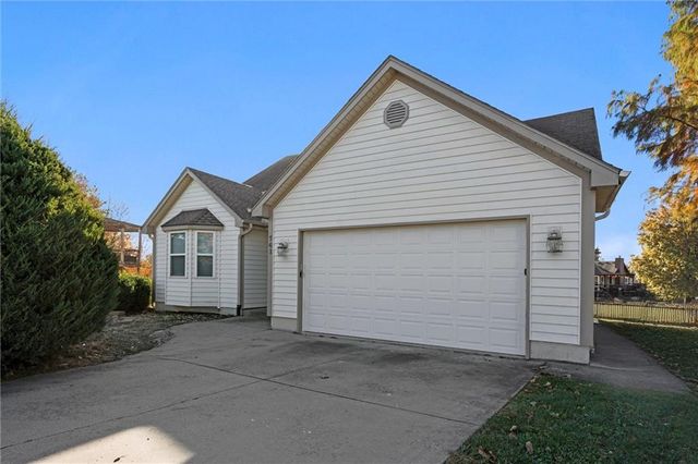 741 SW Windsong Circle, Lee's Summit, MO 64082