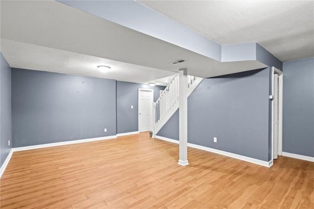 741 SW Windsong Circle, Lee's Summit, MO 64082