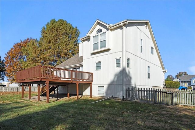 741 SW Windsong Circle, Lee's Summit, MO 64082