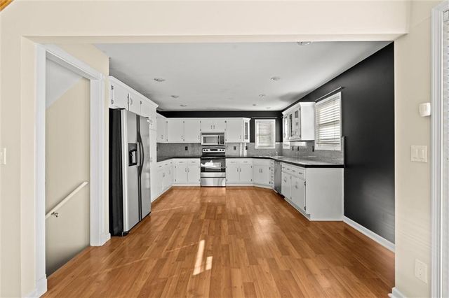 741 SW Windsong Circle, Lee's Summit, MO 64082