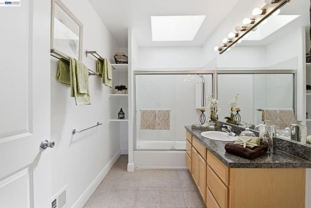 1515 14Th Ave 403, Oakland, CA 94606