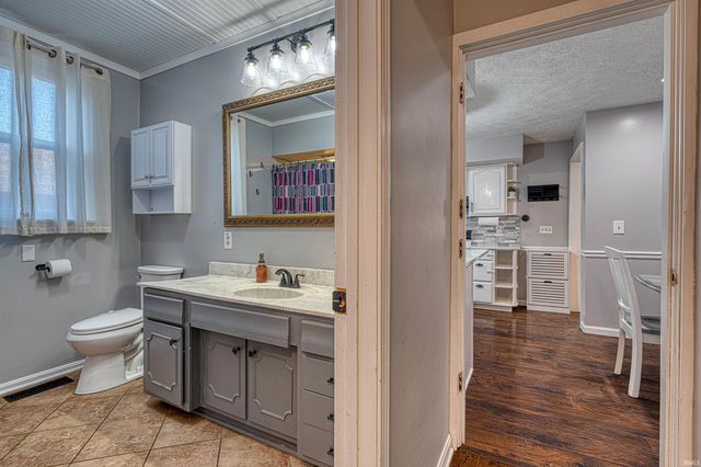 548 S Willow Road, Evansville, IN 47714