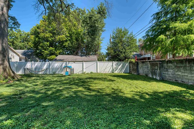 548 S Willow Road, Evansville, IN 47714
