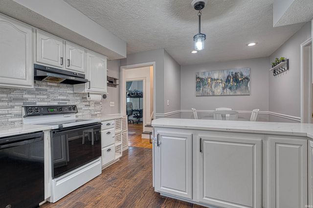 548 S Willow Road, Evansville, IN 47714
