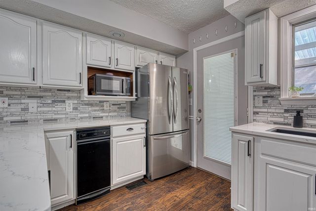 548 S Willow Road, Evansville, IN 47714