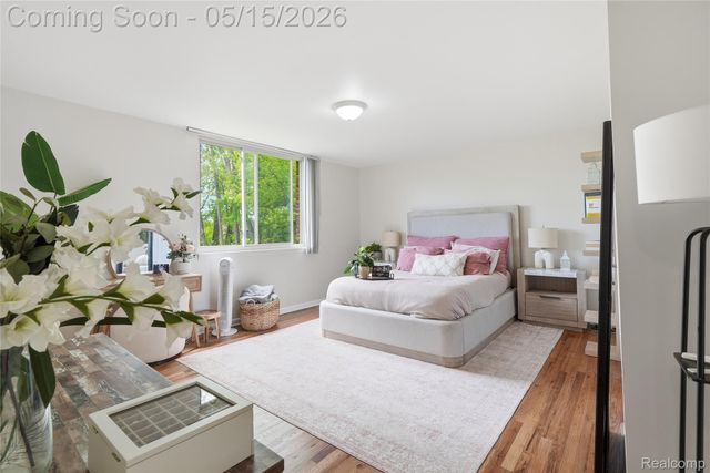 4041 W Maple Road E203, Bloomfield Hills, MI 48301