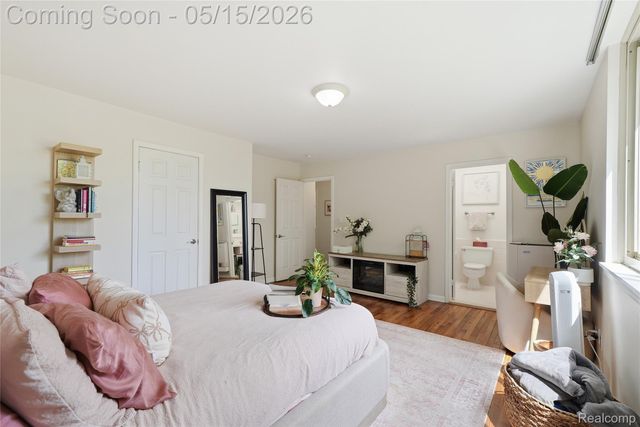 4041 W Maple Road E203, Bloomfield Hills, MI 48301