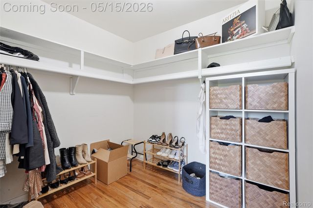 4041 W Maple Road E203, Bloomfield Hills, MI 48301