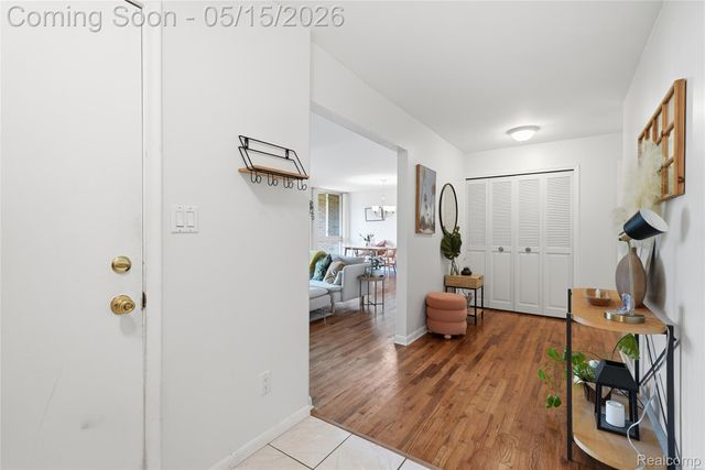 4041 W Maple Road E203, Bloomfield Hills, MI 48301