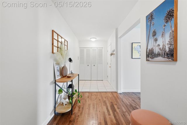 4041 W Maple Road E203, Bloomfield Hills, MI 48301