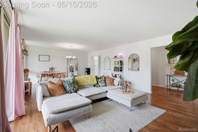 4041 W Maple Road E203, Bloomfield Hills, MI 48301