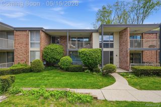4041 W Maple Road E203, Bloomfield Hills, MI 48301