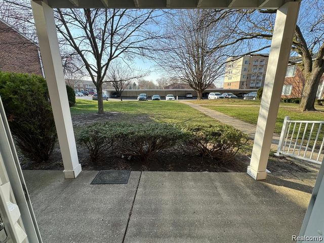 16880 Edloytom Way 137, Clinton Township, MI 48038