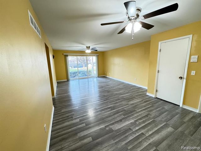 16880 Edloytom Way 137, Clinton Township, MI 48038