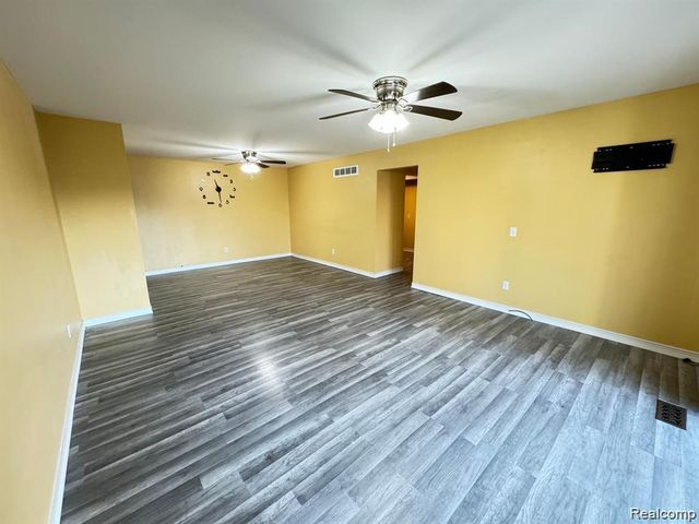 16880 Edloytom Way 137, Clinton Township, MI 48038