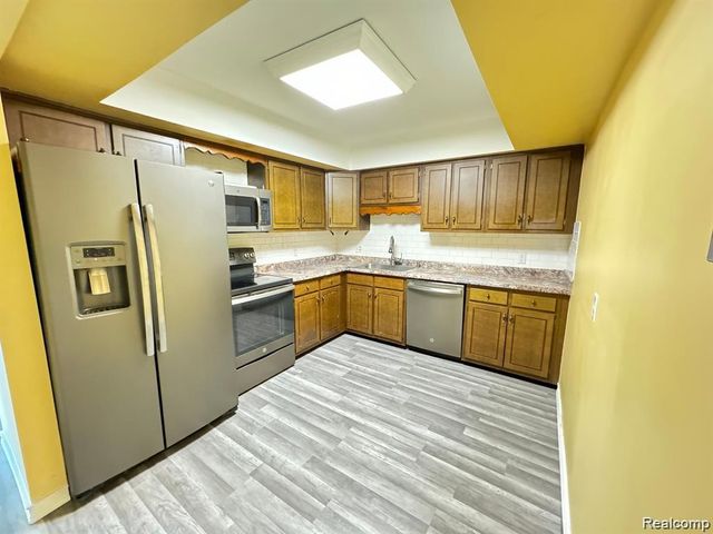 16880 Edloytom Way 137, Clinton Township, MI 48038