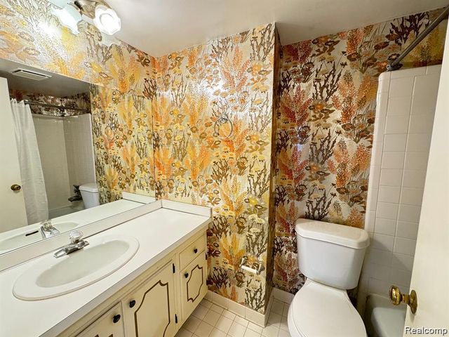16880 Edloytom Way 137, Clinton Township, MI 48038