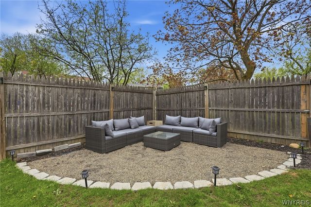 341 Fawn Trail, West Seneca, NY 14224