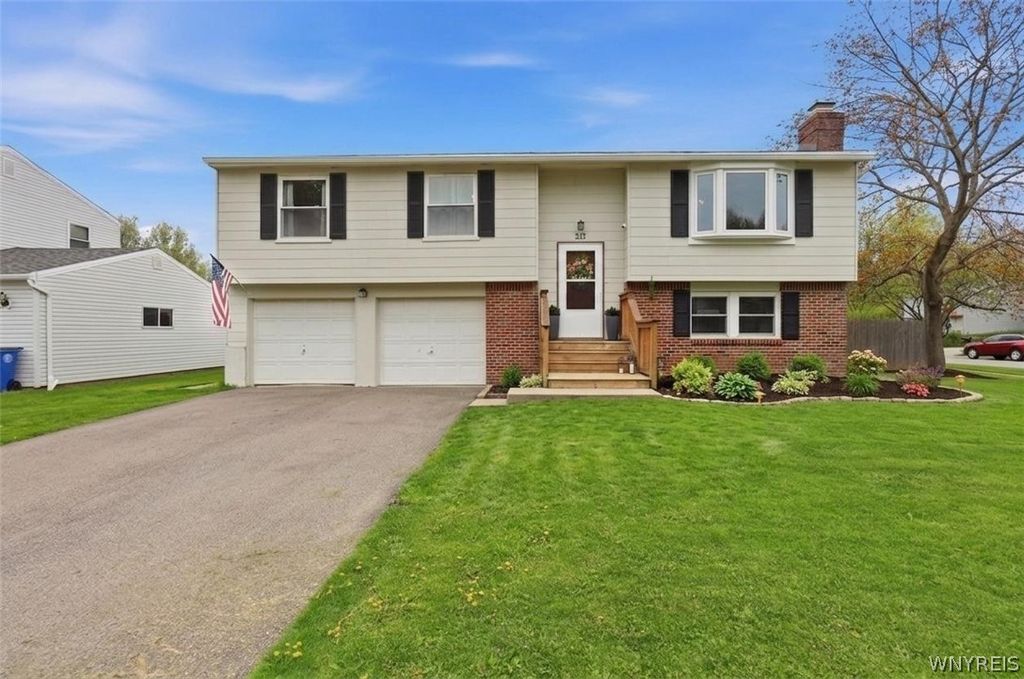 341 Fawn Trail, West Seneca, NY 14224