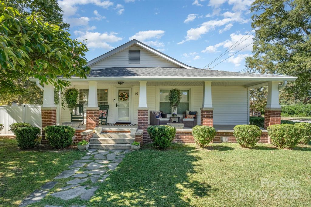 10 Willowbrook Drive NW, Concord, NC 28027