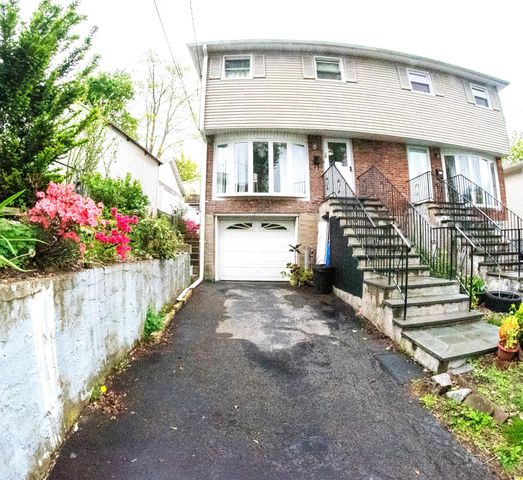 18 South Circle, Yonkers, NY 10703