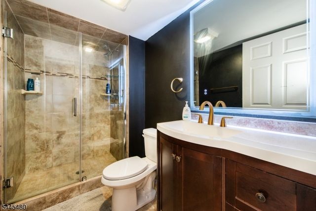 2 Glen Rd, Vernon Twp., NJ 07422
