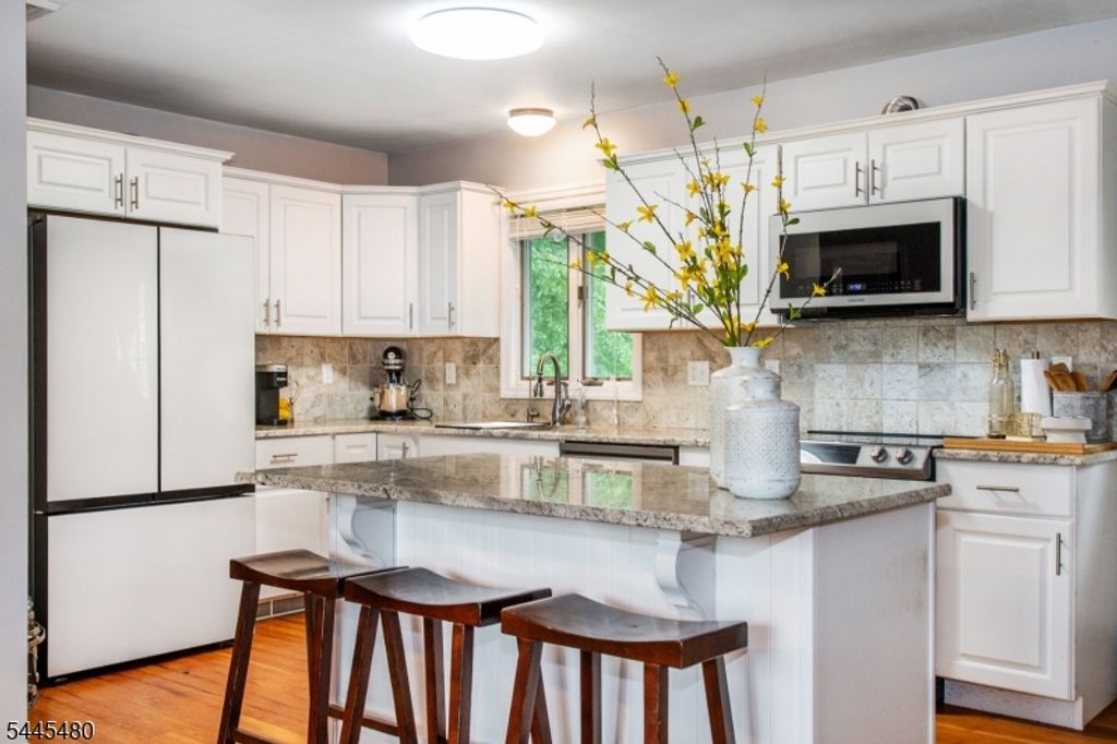 2 Glen Rd, Vernon Twp., NJ 07422