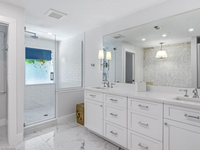 6480 Sandalwood LN, Naples, FL 34109