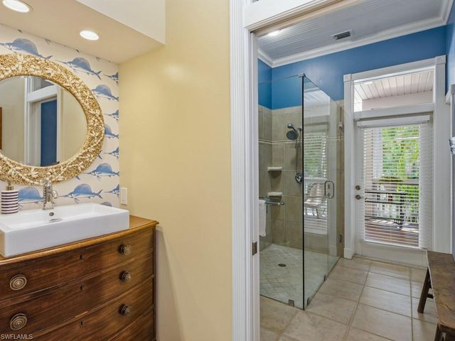 6480 Sandalwood LN, Naples, FL 34109