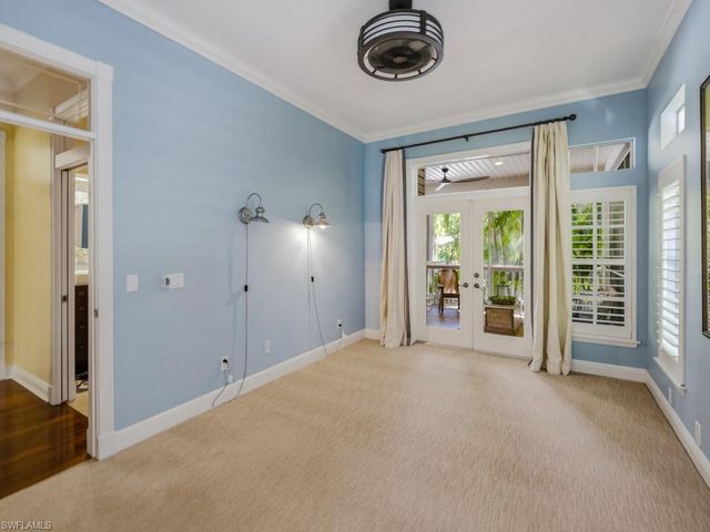 6480 Sandalwood LN, Naples, FL 34109