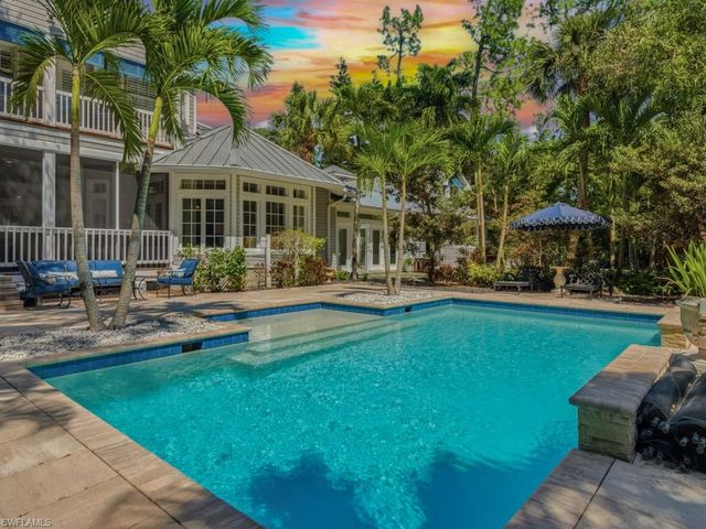 6480 Sandalwood LN, Naples, FL 34109