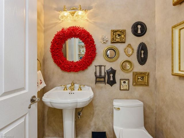 6480 Sandalwood LN, Naples, FL 34109