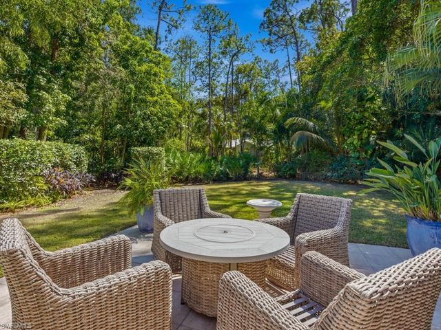 6480 Sandalwood LN, Naples, FL 34109