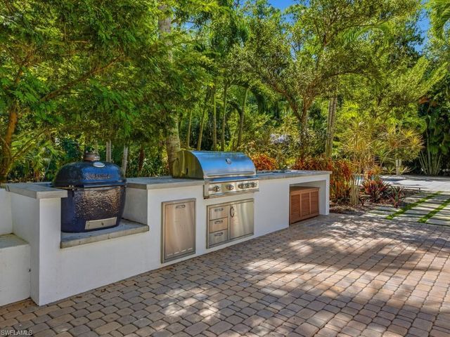 6480 Sandalwood LN, Naples, FL 34109