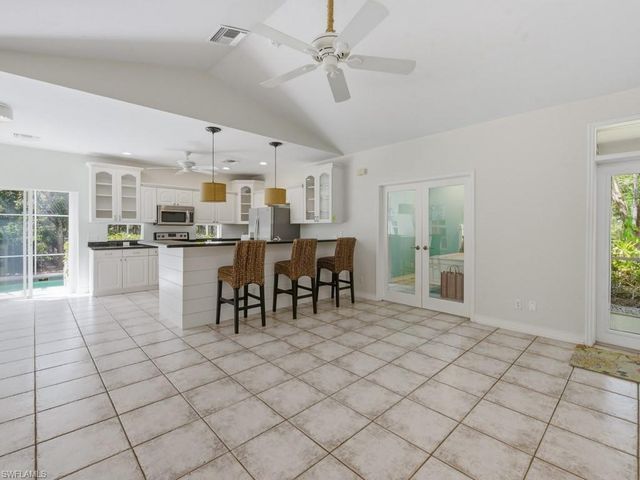 6480 Sandalwood LN, Naples, FL 34109