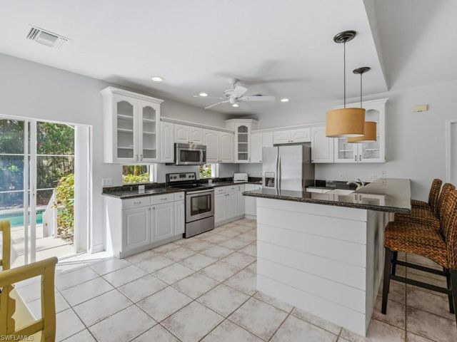 6480 Sandalwood LN, Naples, FL 34109