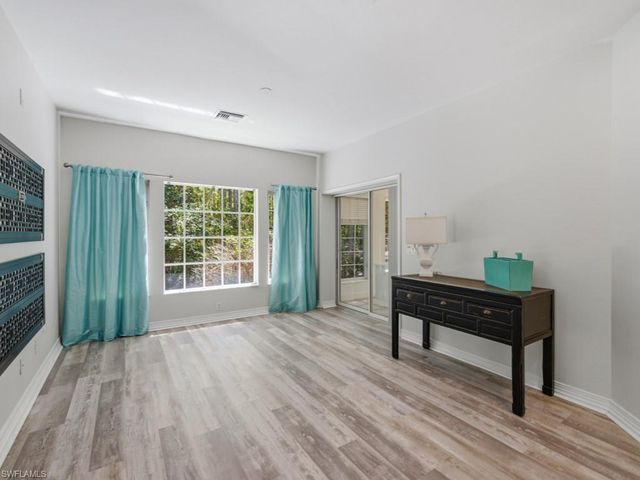 6480 Sandalwood LN, Naples, FL 34109