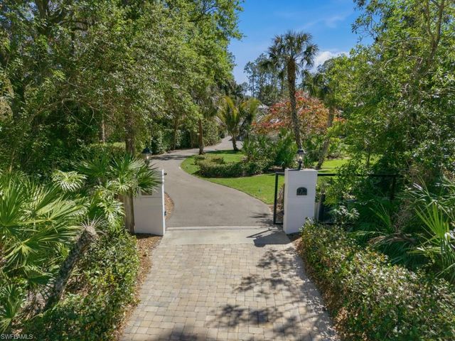 6480 Sandalwood LN, Naples, FL 34109
