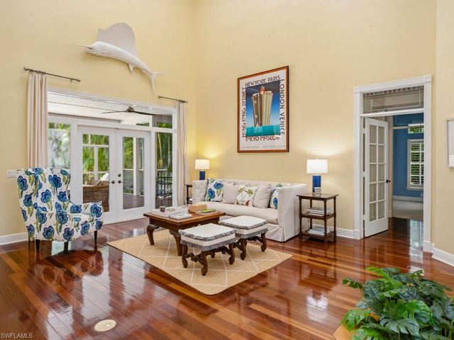 6480 Sandalwood LN, Naples, FL 34109