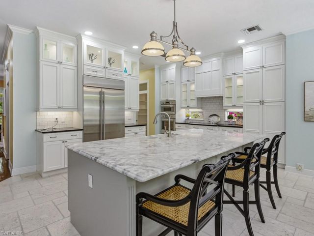 6480 Sandalwood LN, Naples, FL 34109