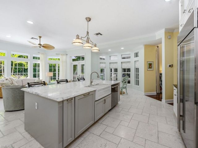 6480 Sandalwood LN, Naples, FL 34109