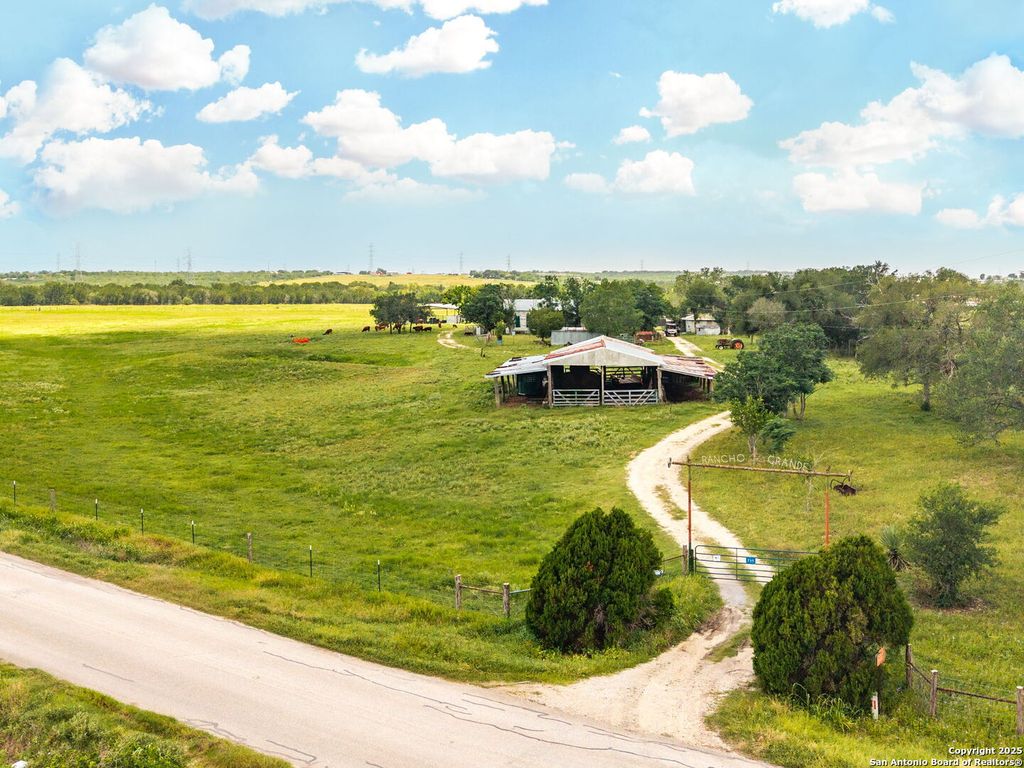 735 Old Zorn Rd, San Marcos, TX 78666