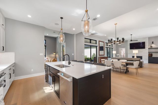 501 Black Wolf RUN, Austin, TX 78738