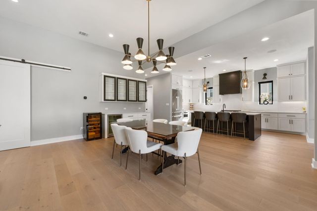 501 Black Wolf RUN, Austin, TX 78738