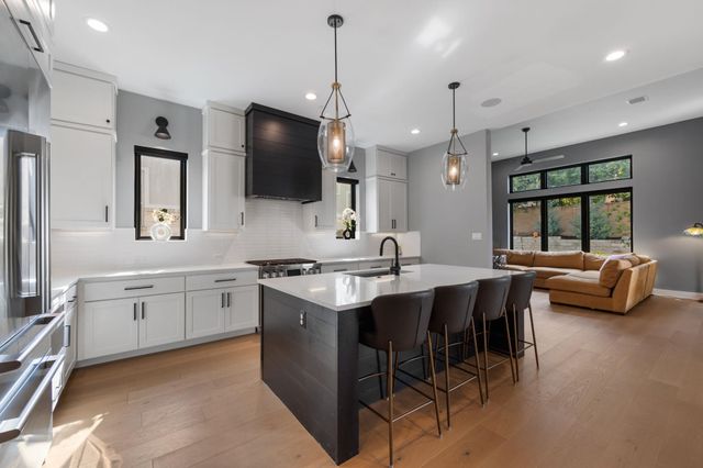 501 Black Wolf RUN, Austin, TX 78738